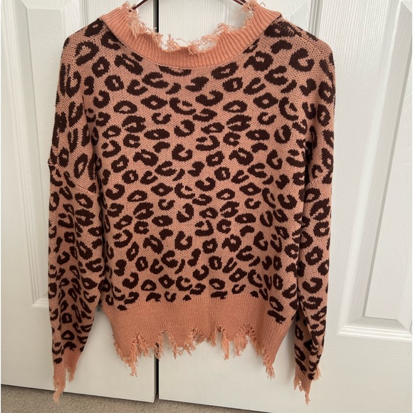 Animal print sweater with distressed collar - Picture 2 of 4